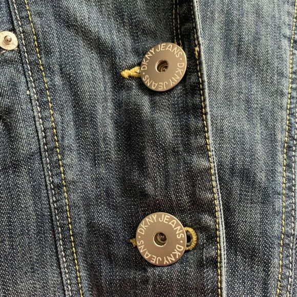 DKNY Denim Jeans Jacket Women's Size Medium Denim Long Sleeve Buttons Zip Pocket - Picture 11 of 12